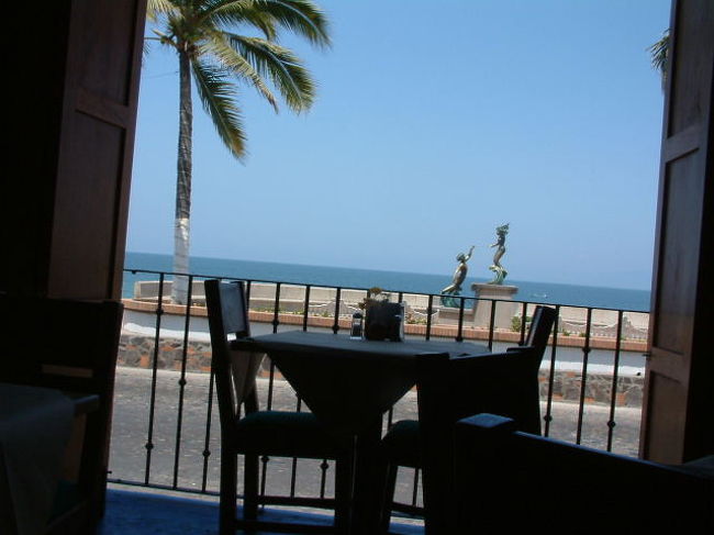 カナダから降り立ったのはプエルトバジャルタ<br />海沿いのリゾート地です