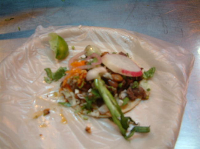 初タコス！<br />小さいからいろんなトッピングでどんどん食べれちゃいます。ちびネギが最高においしい！<br />タコス屋さんと仲良くなりました