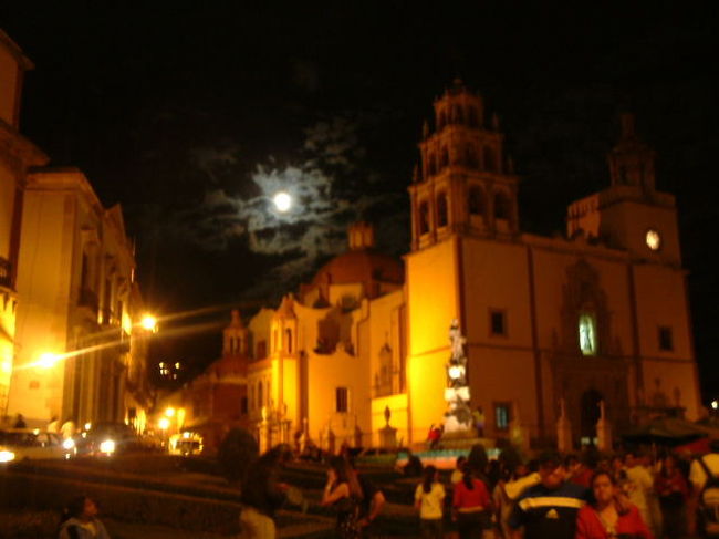 中心にある教会