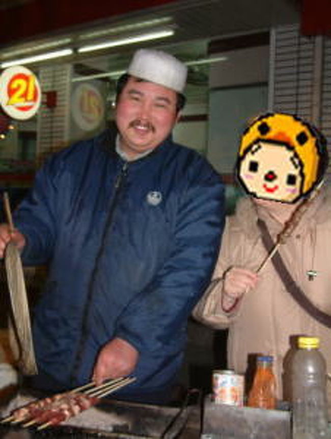 友人Eさんに連れて行ってもらった焼羊屋さん<br />ジューシーでおいしい！<br />隣は母