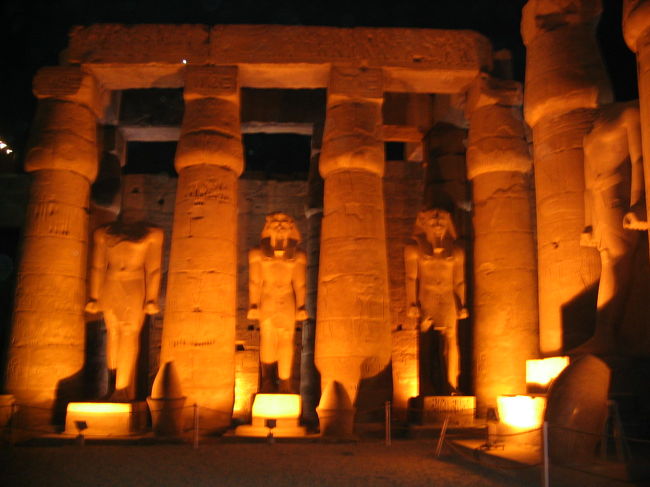 ラムセス２世の中庭