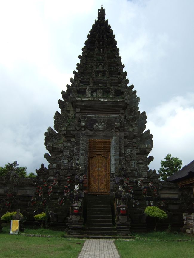 ウルン・ダヌ・バトゥール寺院