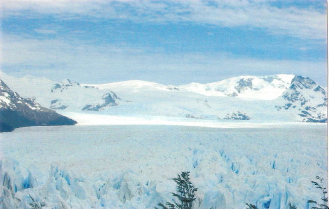 時々氷河が氷解する音が聞こえてきます。自分が行ったときは大きな氷解は残念ながらありませんでした
