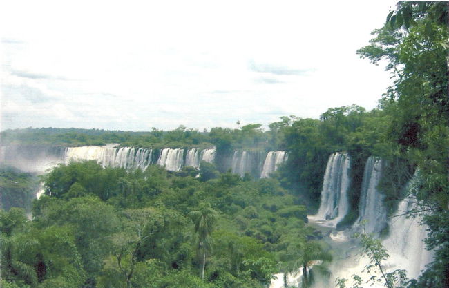 イグアスの滝の全景