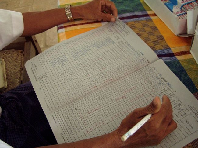 　これが生徒名簿。生徒の名前を読み上げ、職員室で渡すことにする。何せ外は暑いし、大勢のなかでやると混乱が起きそうだから。