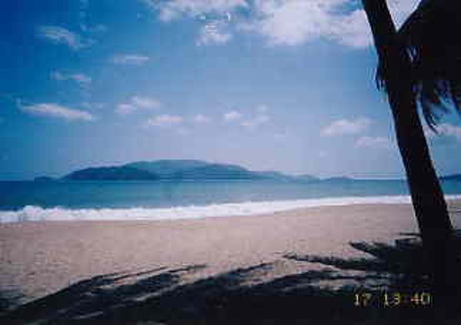 ニャチャン<br />海は荒れていて泳げない(-。-;) <br />ツアーで沖に行って島に行ったりした。今思うと英語もしゃべれなかったのに一人でよく行ったよな・・・<br />でも少し日本語話せる人と仲良くなり、その他オヤジから色々なオファーもあり（汗）それなりにたのしかった