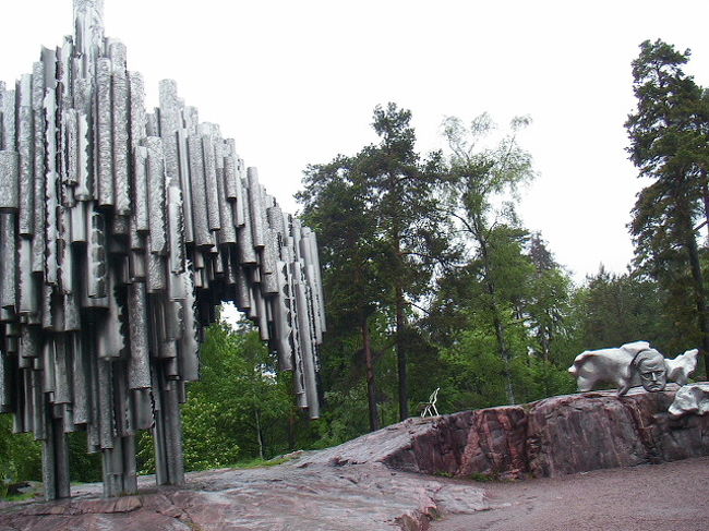 シベリウス公園<br /><br />作曲家　シベリウス　を記念した公園<br /><br />パイプオルガンの形の　記念碑　があったが<br /><br />雨のため寒く冷たくてじっくり鑑賞出来なかったのは<br /><br />残念だった。<br /><br />