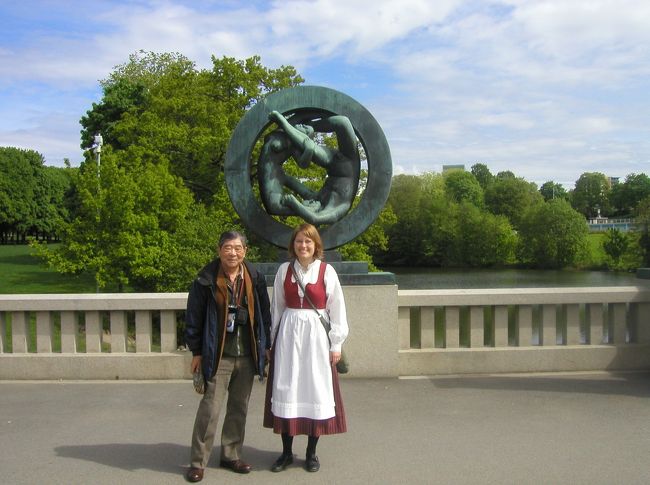 ビーゲラン公園<br /><br />公園のガイドが昔の現地服で案内してた。<br /><br />かなり広い公園で多くの観光客が着てた。<br /><br />日本人の観光団体は見かけなかったが、韓国人のグル<br /><br />ープに出会った。最近は中国とともに多い。