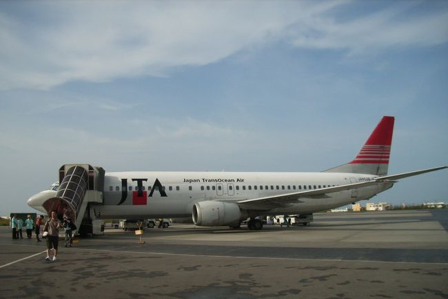 東京から約2000km。<br />羽田→那覇→石垣→与那国、と<br />飛行機を乗り継いで到着した。<br />