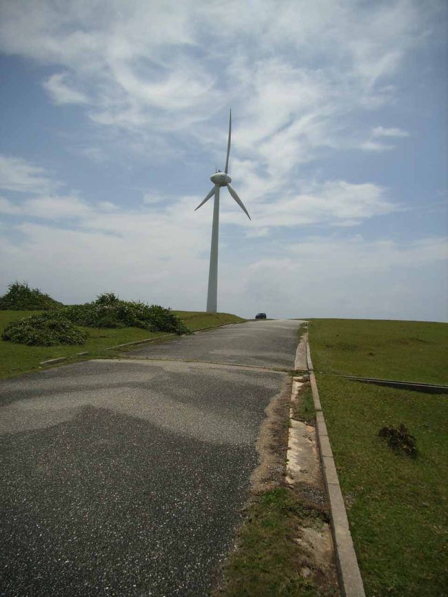 ＜そこは、海から吹きぬける風によって守られる辺境の土地であった。＞<br /><br />これ、何からの引用か、わかる？