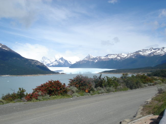 有名なペリト・モレノ氷河が見えて来た