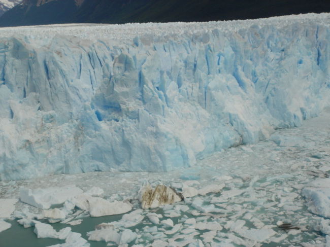 突然轟音と共に氷塊が崩れ落ちたのを見て感動した