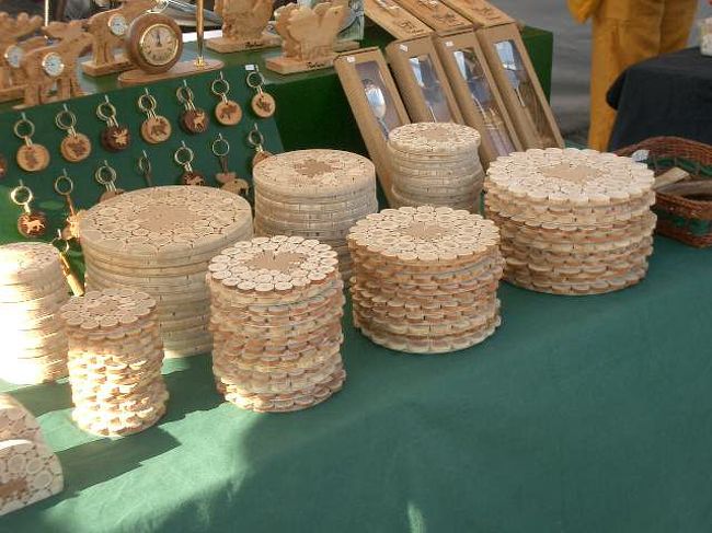 鍋敷？木製品が結構あります。