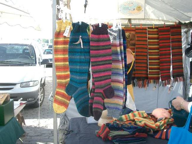 自作のニット製品。