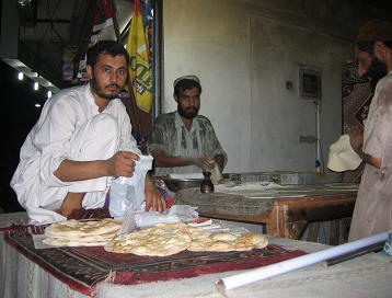 どうして台の上に乗ってしゃがんで作業するのかしら？