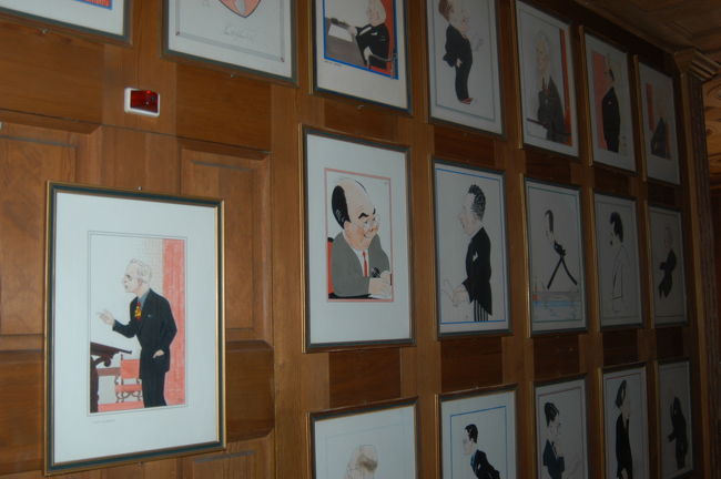 ストックホルム市庁舎内に飾ってある似顔絵。<br />