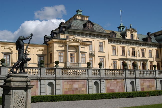 「ドロットニングホルム宮殿」。世界遺産にも登録されている<br />