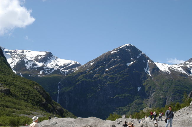 ブリクスダール氷河の反対側を望む<br />