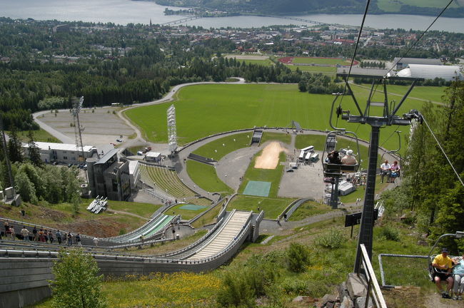 リレハンメルのオリンピックスキージャンプ台<br />