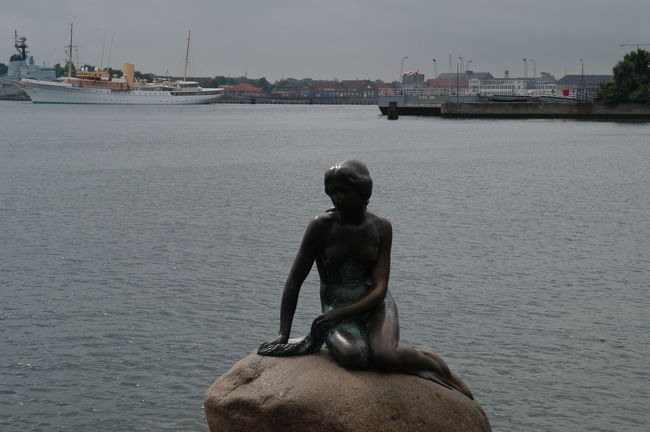 「人魚姫の像」。世界３大ガッカリの一つとか<br />