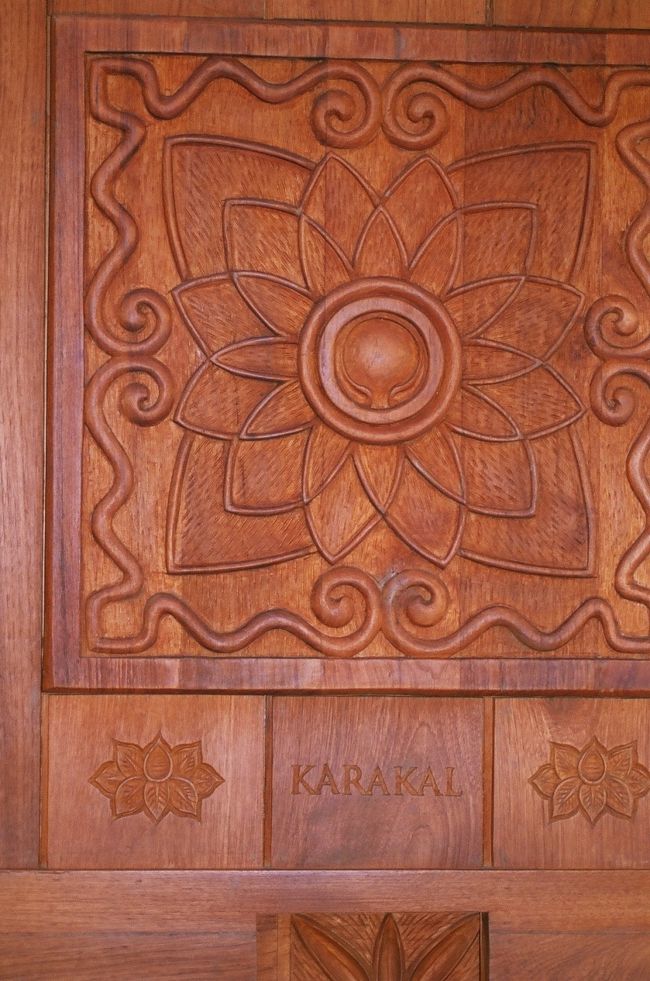 マッサージルームへつづくドアもおしゃれ。