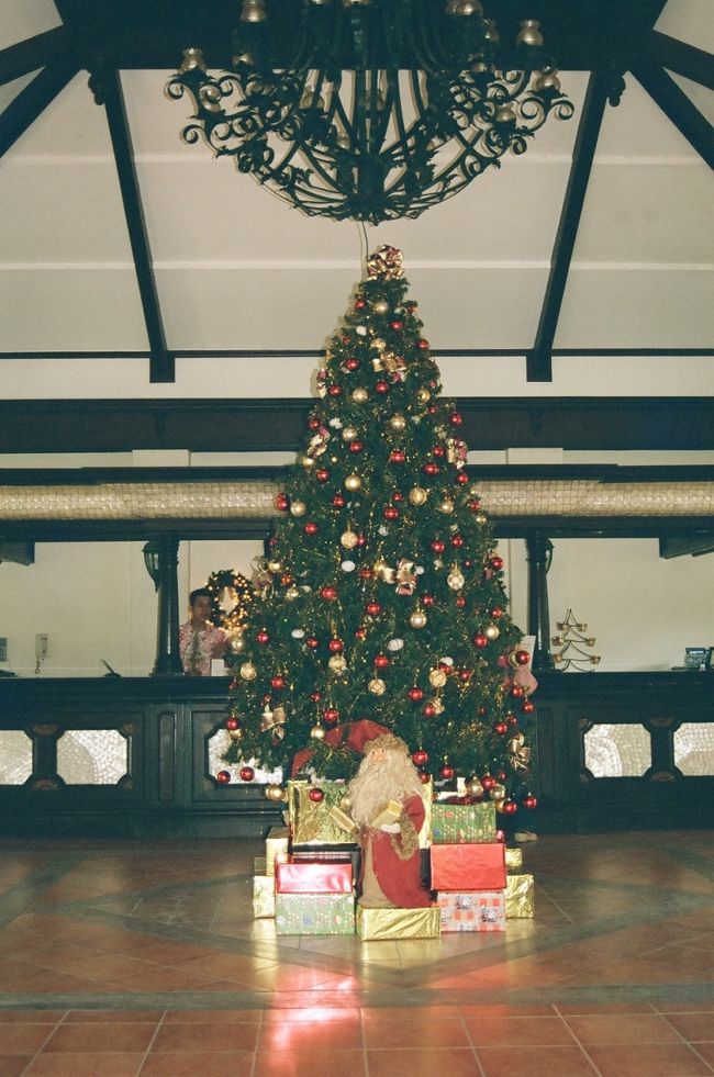 クリスマスシーズンだったので、<br />ロビーにはかわいらしい飾りつけがありました。