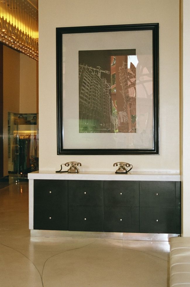 中はピンクピンクしているわけではありません（笑）<br /><br />写真はロビー。<br />インテリアにも凝っていておしゃれです。