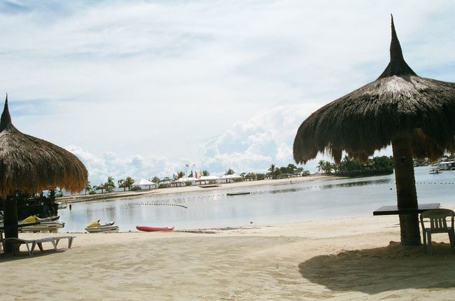 マリバゴブルーウォータービーチリゾートです。<br /><br />ビーチが広く、アクティビティを楽しみたい人にオススメです。