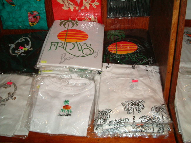 ホテルのロゴの入ったTシャツやマグカップなども売っています。