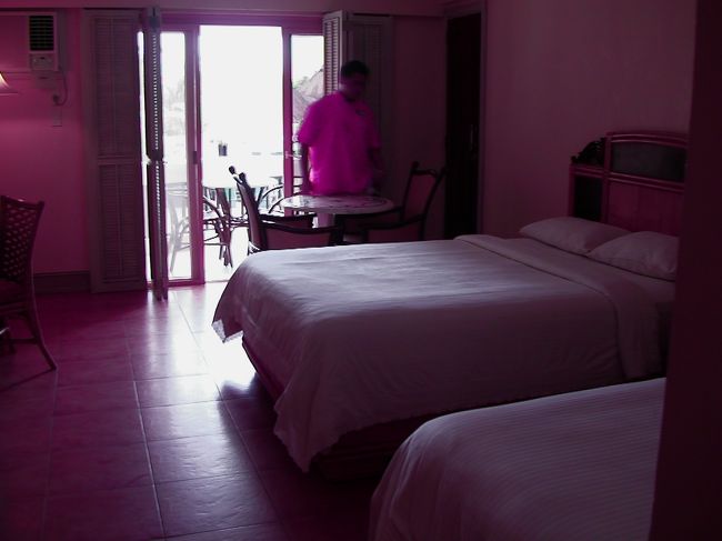 また画像が悪いですが<br />デラックスルーム。<br /><br />こちらはプールに面しています。