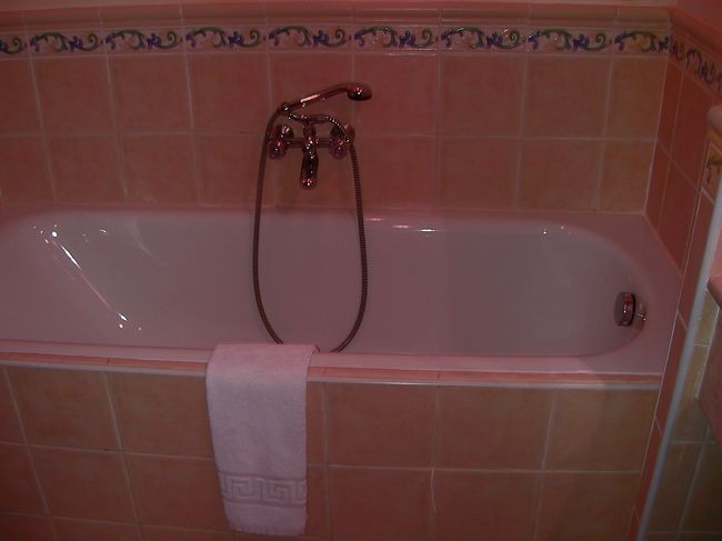 通常のお部屋のバスタブはこんな感じ