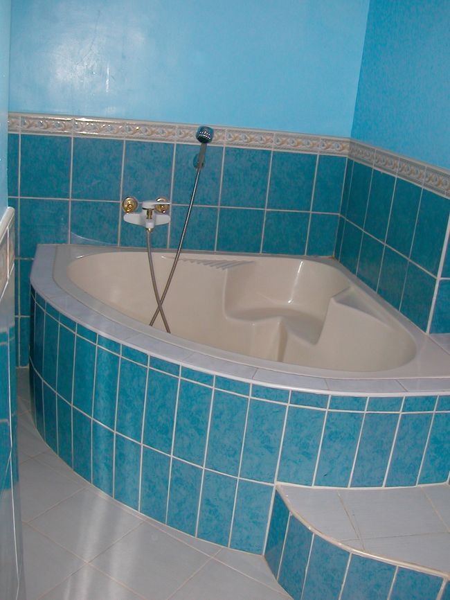 エグゼクティブルームとスイートルームには<br />バスタブがあります。<br /><br />スーペリアルームはシャワーのみ。