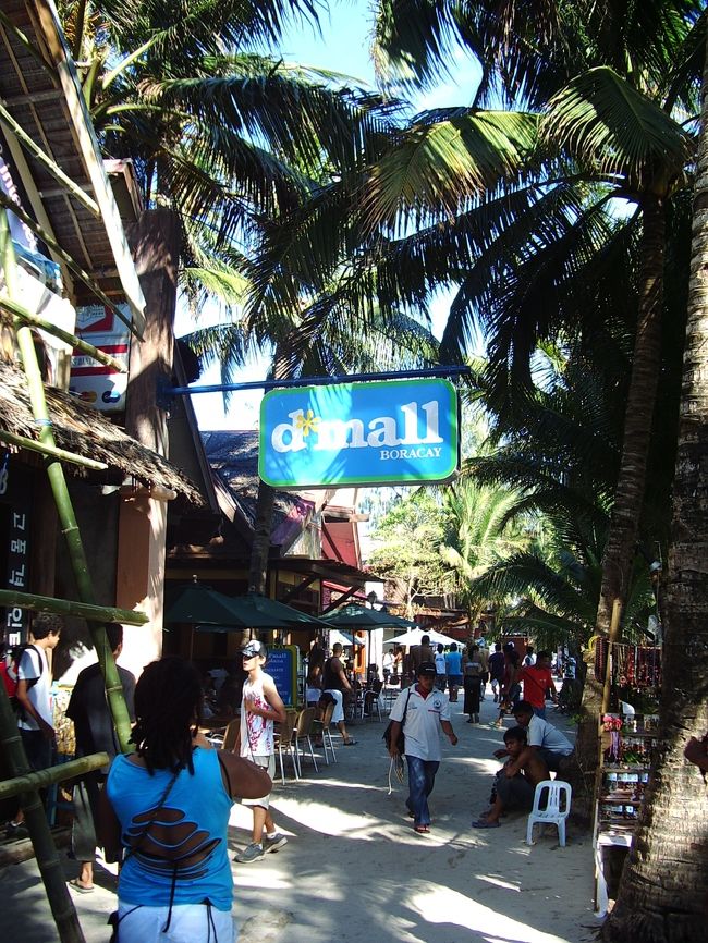 ボートステーション１と２の間にあるD\\\'MALL。<br />小さなショップがたくさん並びます。