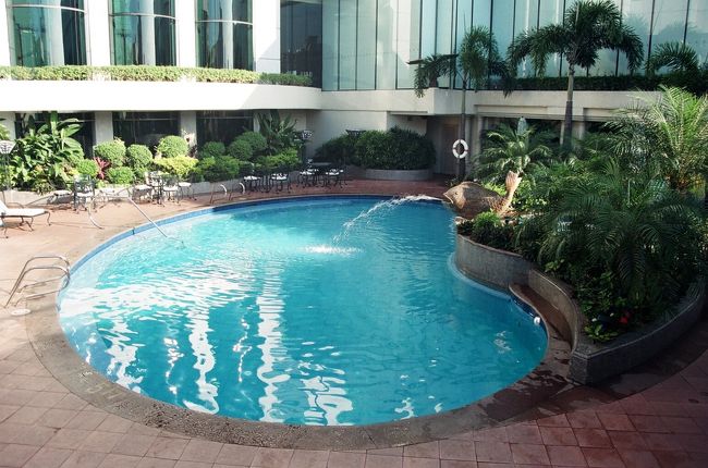 プールはホテルの７階にあります。