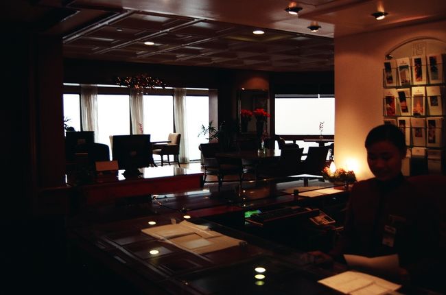 トレーダースのクラブラウンジ。<br />クラブフロアに宿泊する人が利用できます。<br /><br />軽食や飲み物がフリーです。<br /><br />クラブラウンジから見るマニラ湾が最高です！