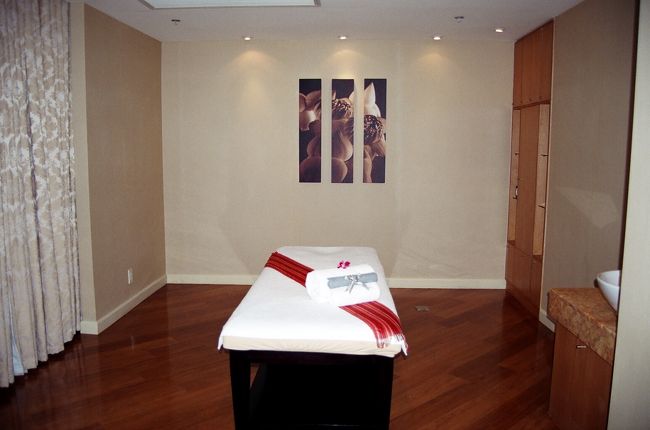 ホテル内のスパ。<br /><br />個室があります。<br />室内には、マッサージベッドやジャグジーなどがあります。