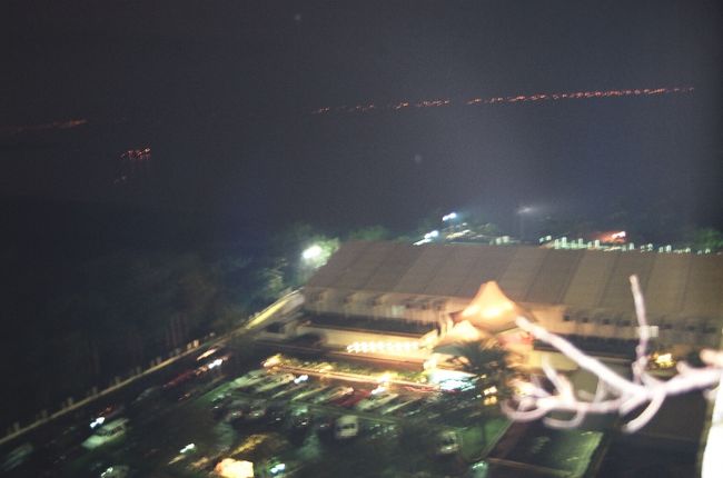 海に向けて打つ　打ちっぱなしのゴルフ場