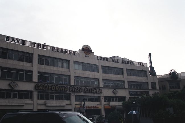 全世界に展開するレストランチェーン<br />TGIフライデーズ　マニラ店はマカティにあります。