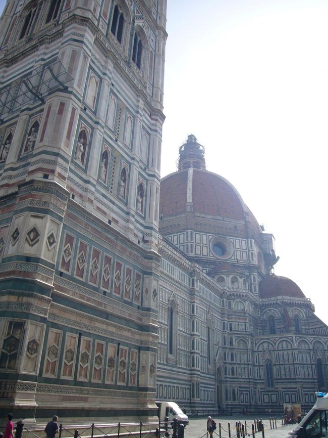 【3日目】<br />朝からフィレンツェ市内の観光に出掛けました。<br />午後からはフリータイムがあるので、それまでに主要の観光エリアへ。<br /><br />サンタ・マリア・デル・フィオーレ（花の聖母マリア大聖堂）とドゥオモ