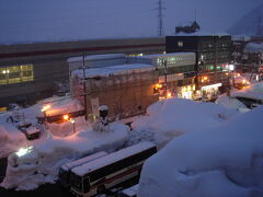 宿泊は駅前のイナモト旅館。

雪国の夜って綺麗ですね。