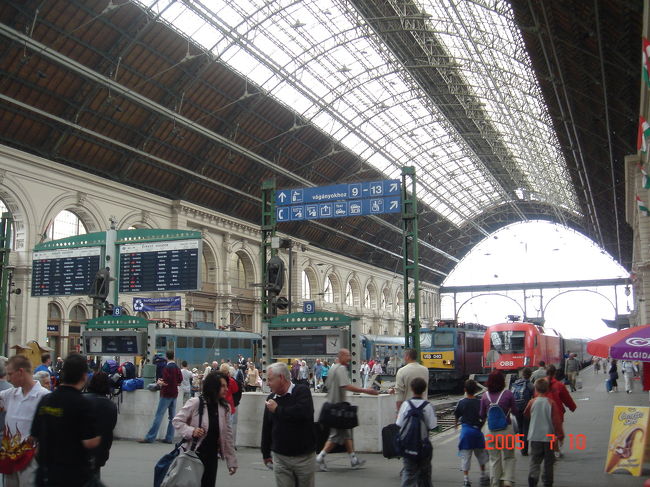 ブダペスト・ケレティ駅構内。