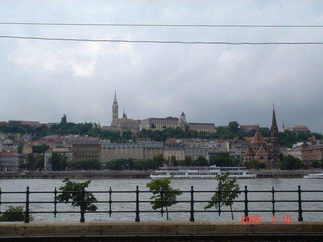 ドナウ河をはさんで建つ王宮。時間がなくて中までは行けませんでした。
