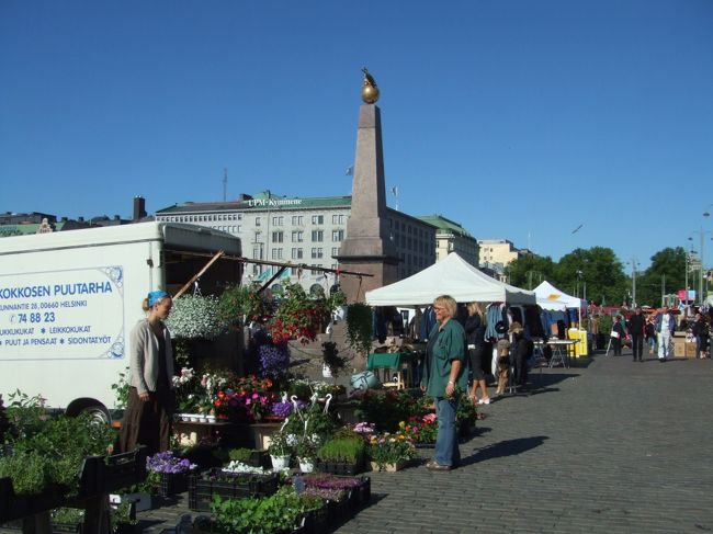 朝のマーケット広場