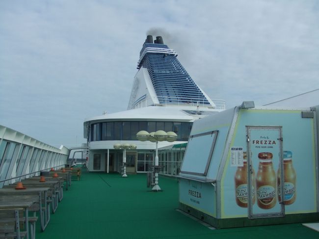 朝のデッキは人がいなくて、静かでした。