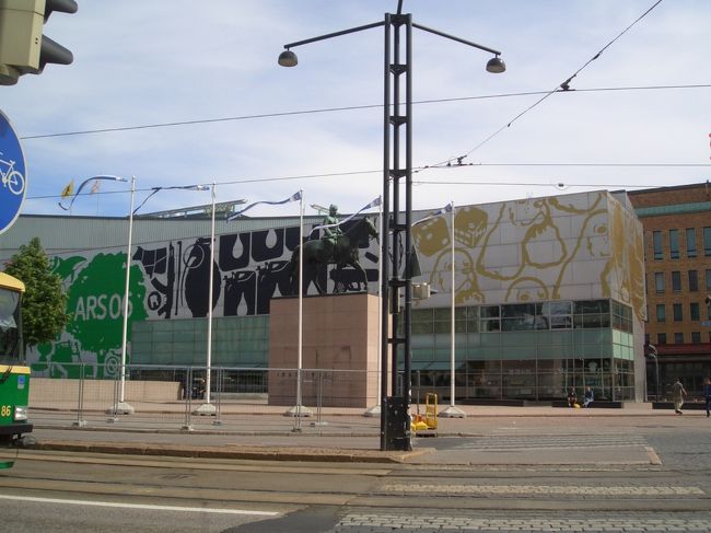 残念ながらカフェはお休み。<br />企画展は今まで観たことの無い現代アートが盛りだくさん。<br />かわいいものから、え？？というものまで。<br />体感型もあって一人でも充分楽しめました。<br />日本人作家の方も出展されていてうれしかった。<br />ミュージアムショップは見ごたえあり。<br />楽しかった!!!<br />ここで２時間が過ぎた･･･