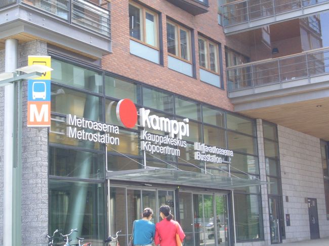 ホテルのお隣。<br />Kamppi３月にできたばかりのバスターミナル。<br />あとで夜に行ってみたけど、若い子で賑わっていた。<br />