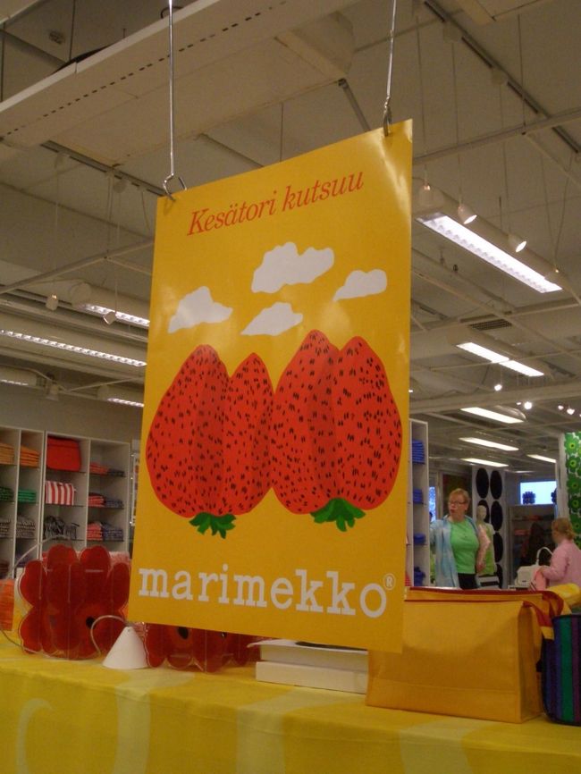 ヘルシンキの街中でも目にした、このポスター。<br />この時期はいちごなんですね。<br />結局気づけばお昼近くになってました。