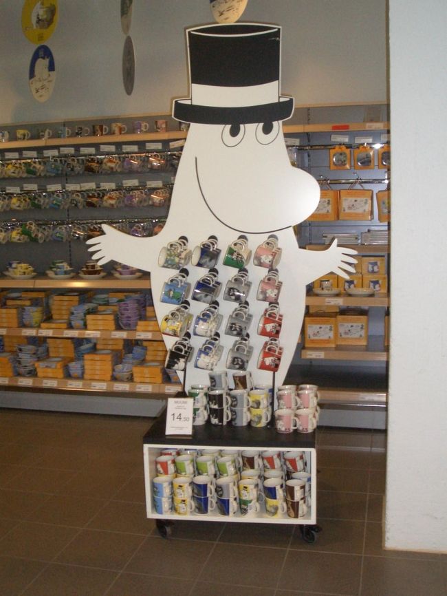 ファクトリーショップ。<br />ムーミンマグのディスプレイ。<br />かわいい☆<br />買い占めたい･･･