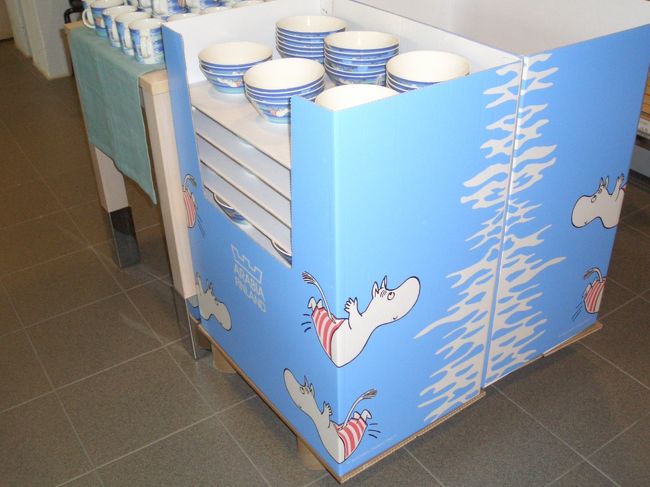 今年のムーミンデザイン。<br />今回はボウルを購入してみました。<br />ほんと、お値打ちでした。<br />