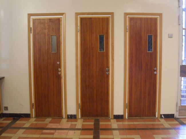 郵便局にあった扉。<br />何の？？？<br />でも、なんだかこういうのにもデザインの良さを感じます。